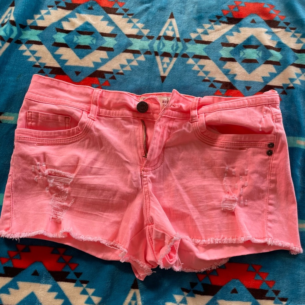 Hot pink low wasted LEI Jean shorts